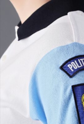 tricou politia rutiera din lateral "zoom" pe material
